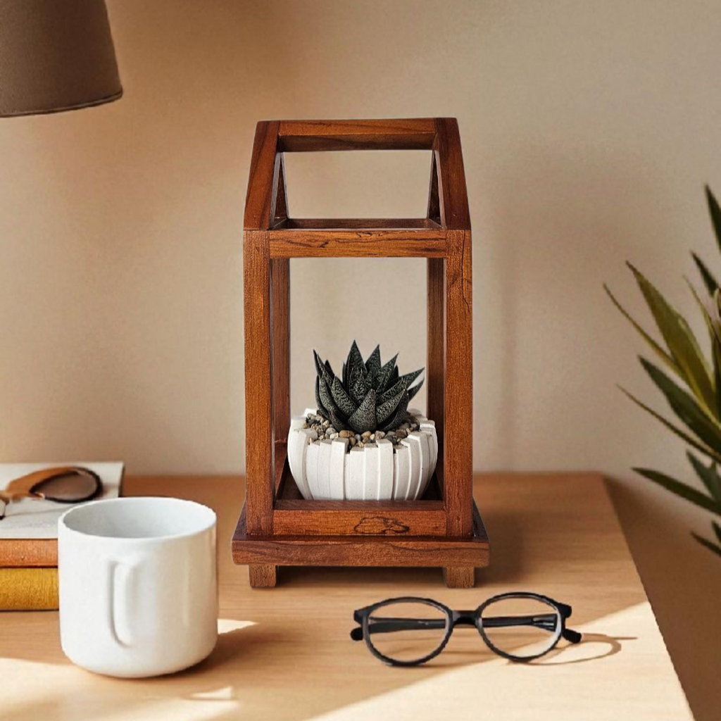 Porta macetero artesanal en forma de casa pequeña | Hecho a mano en Ecuador