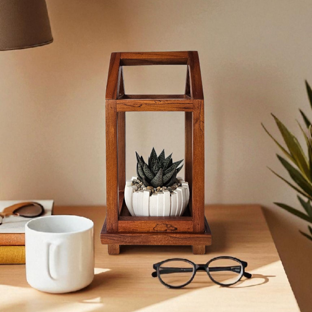 Porta macetero artesanal en forma de casa pequeña | Hecho a mano en Ecuador