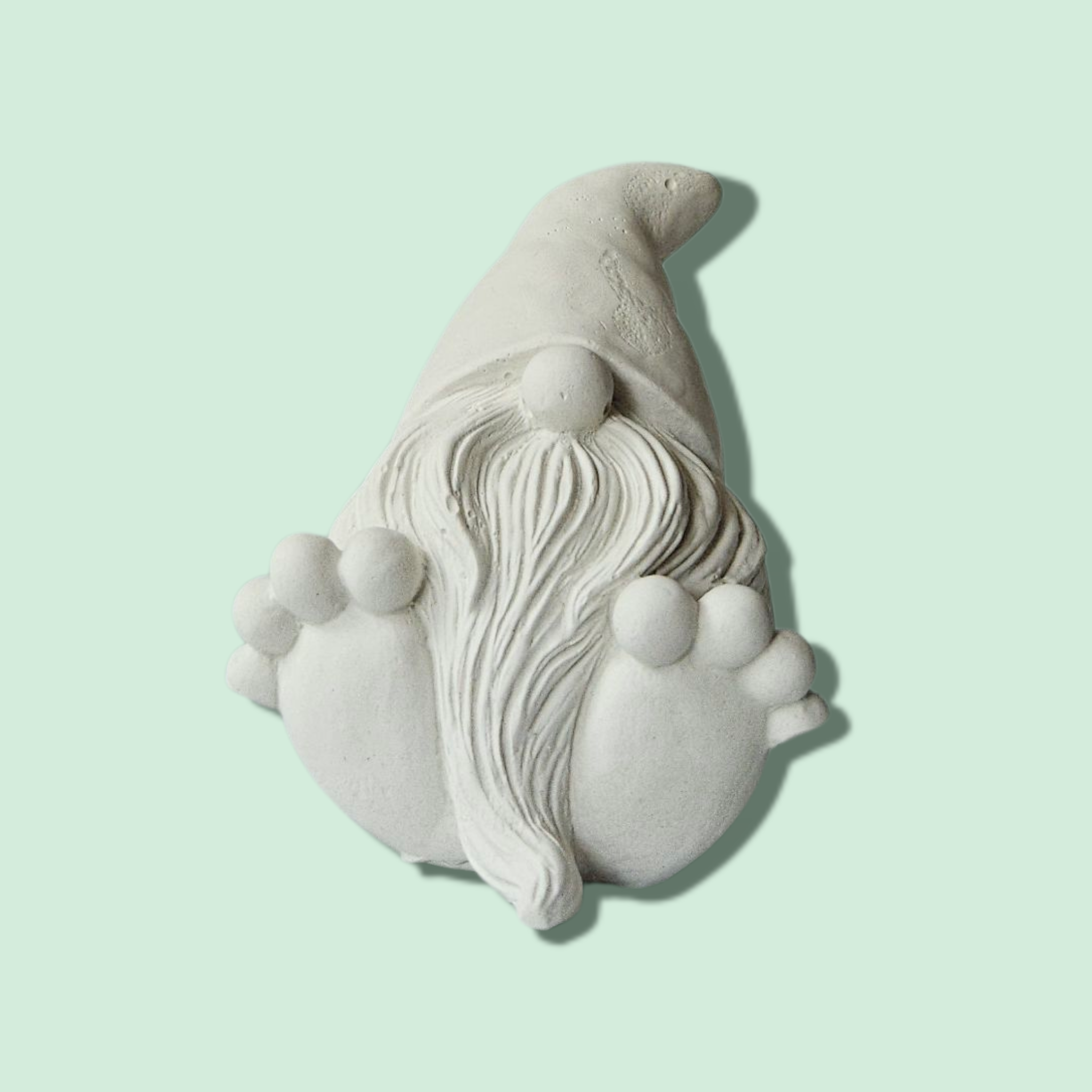 Figura de Yeso sin Pintar – Mini Gnomo Sentado Decorativo (Mayorista)