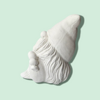 Figura de Yeso sin Pintar – Mini Gnomo Sentado Decorativo (Mayorista)