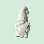 Figura de Yeso sin Pintar – Gnomo con Árbol de Navidad 🎄