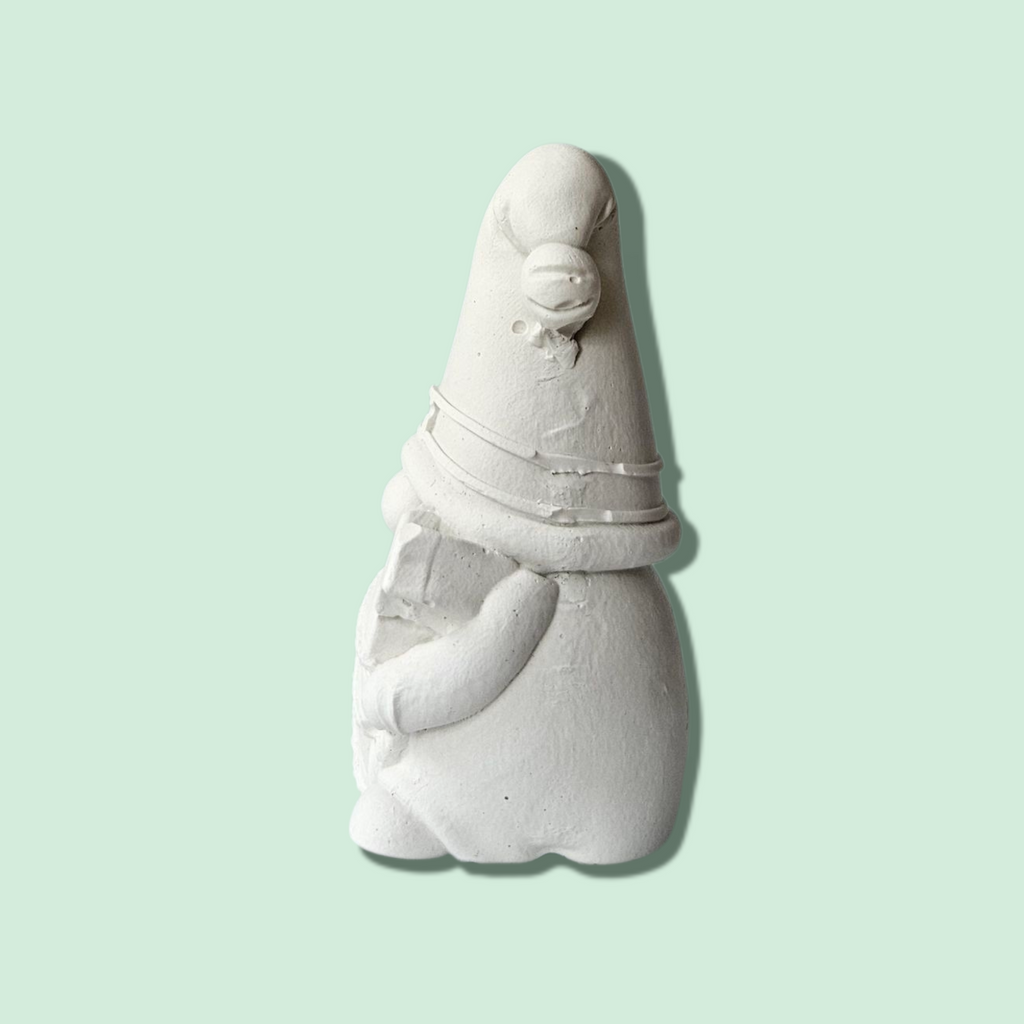 Figura de Yeso sin Pintar – Gnomo con Árbol de Navidad 🎄