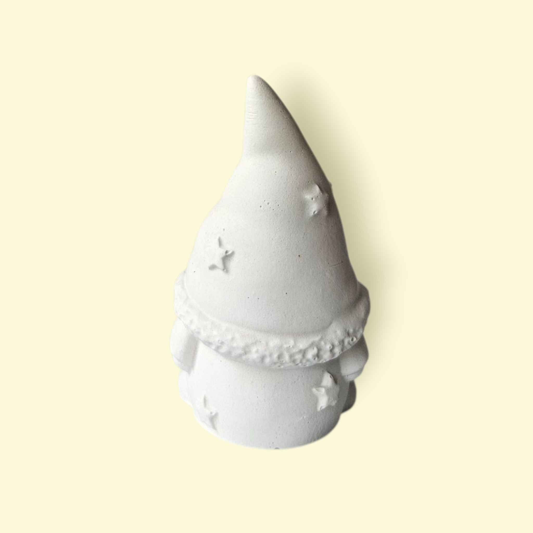 Figura de Yeso sin Pintar – Gnomo con Gorro de Estrellas ⭐🍀