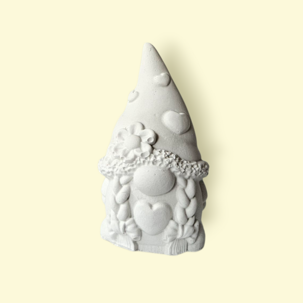 Figura de Yeso sin Pintar – Gnoma con Corazones 💖