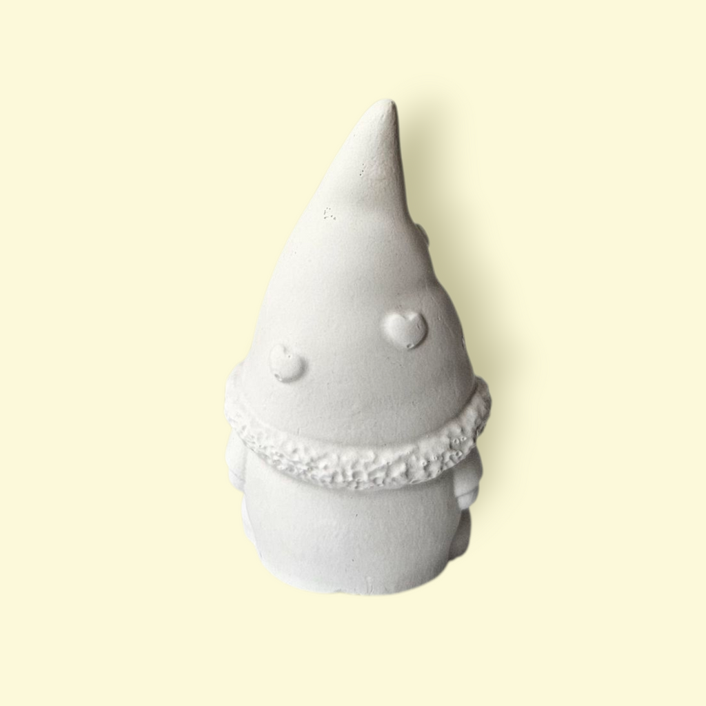 Figura de Yeso sin Pintar – Gnoma con Corazones 💖