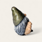 Gnomo de Barba Larga con Pies Descalzos | Figura artesanal pintada a mano