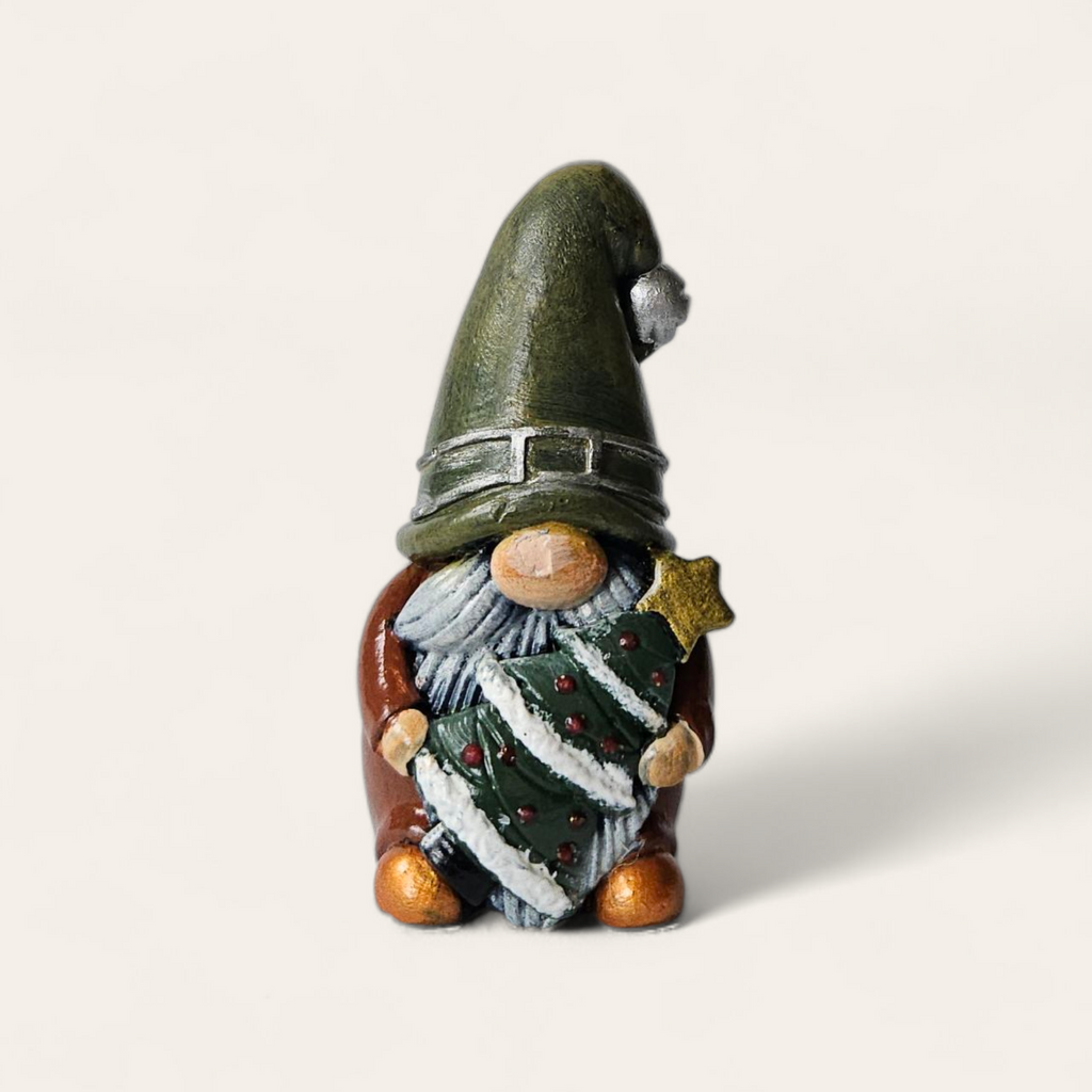 Gnomo Navideño con Árbol y Estrella | Figura artesanal pintada a mano