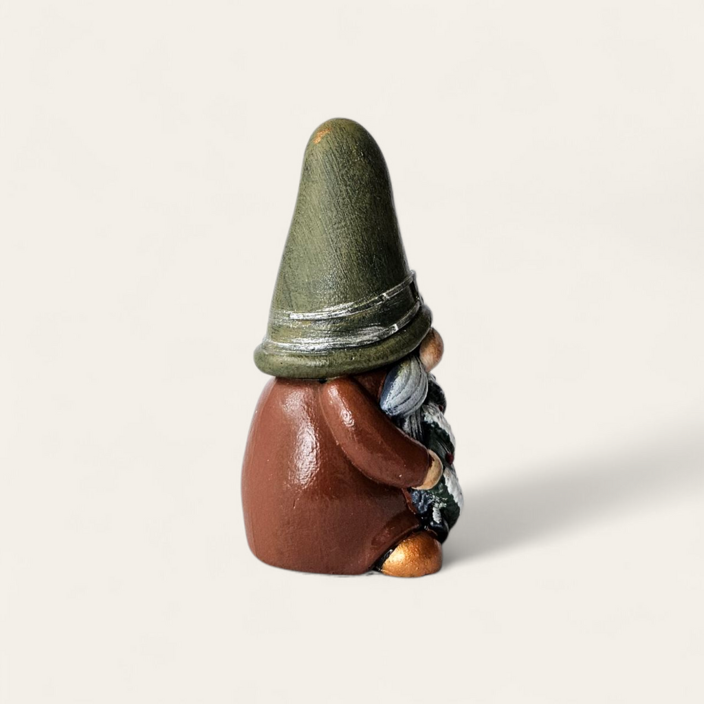 Gnomo Navideño con Árbol y Estrella | Figura artesanal pintada a mano