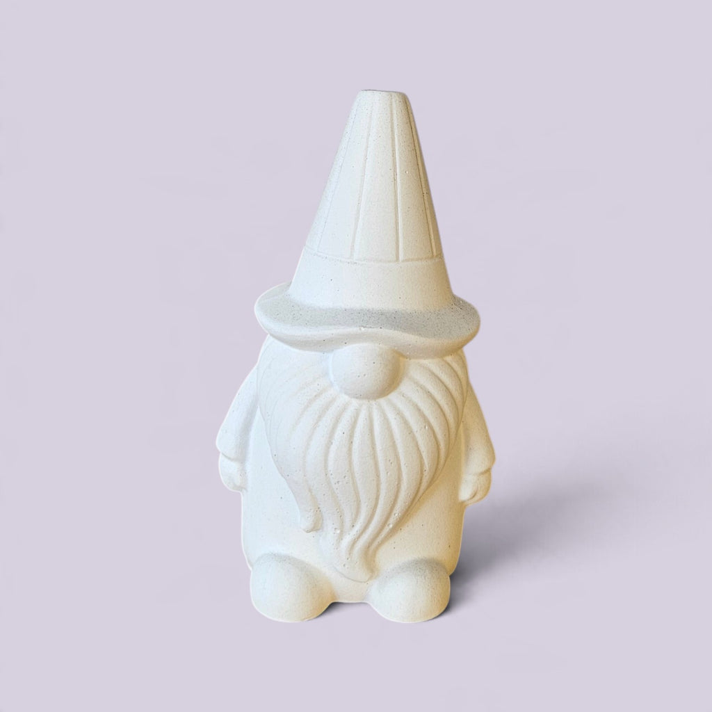 Gnomo con Sombrero de Cono Alto en Yeso