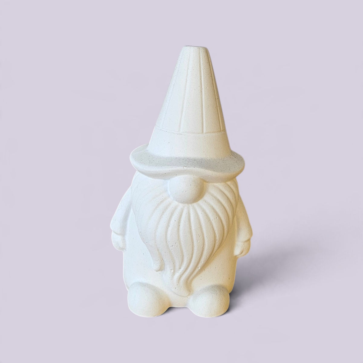 Gnomo con Sombrero de Cono Alto en Yeso