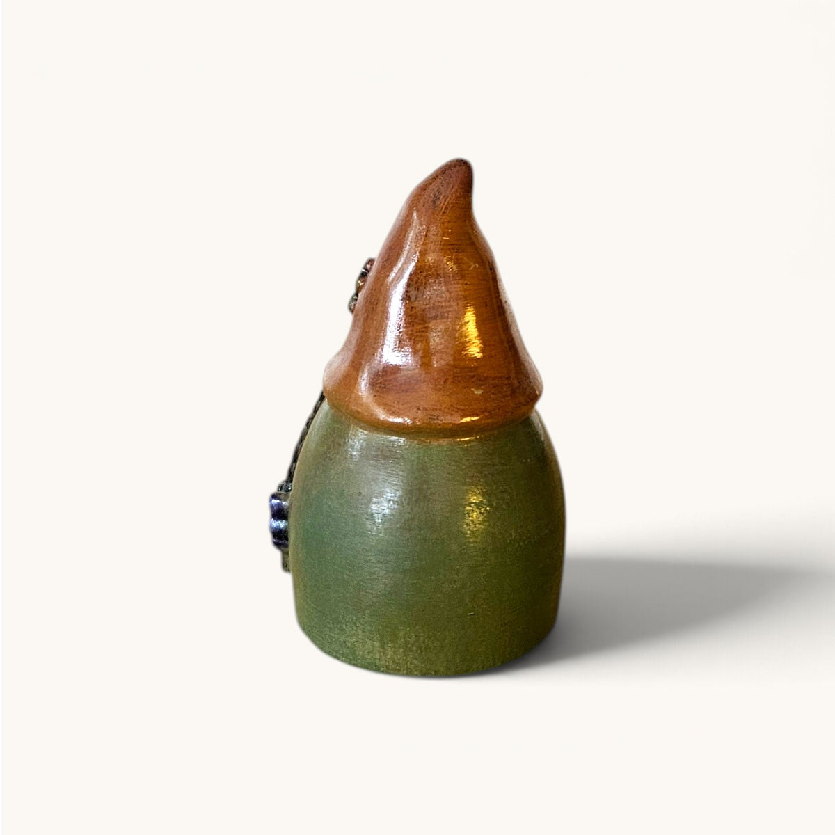 Gnoma de la Suerte con Trébol | Figura Decorativa Pintada a Mano