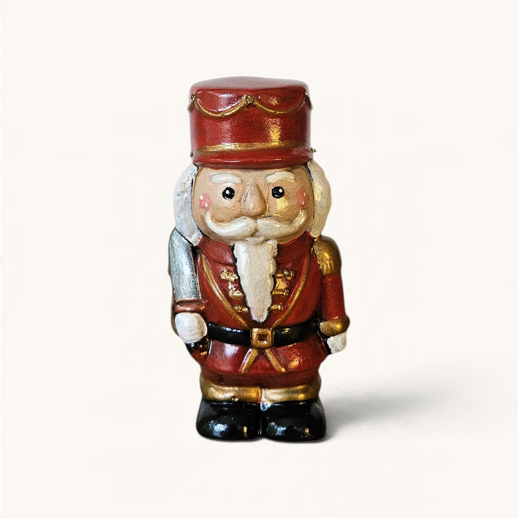 Cascanueces Navideño Rojo y Dorado | Figura Decorativa Pintada a Mano