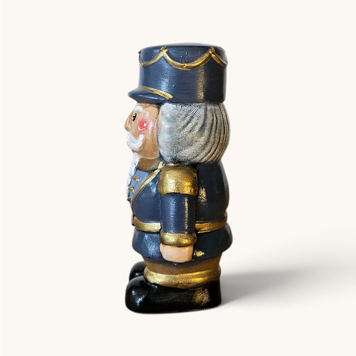 Cascanueces Navideño Rojo y Dorado | Figura Decorativa Pintada a Mano
