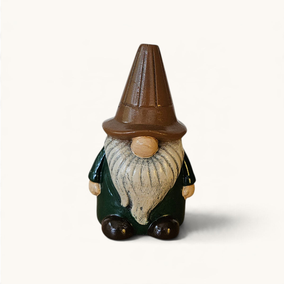 Gnomo Decorativo con Sombrero Marrón | Figura Pintada a Mano