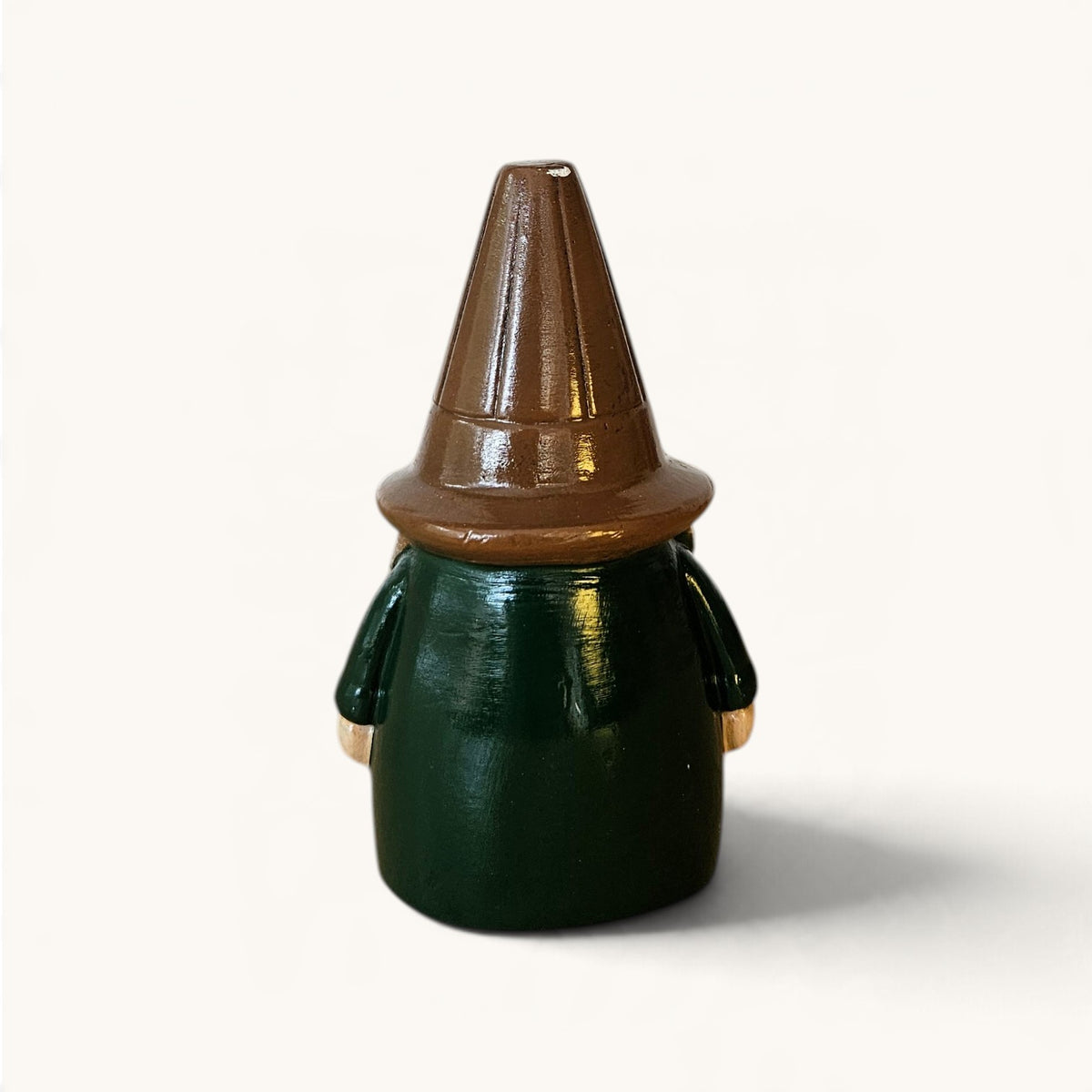 Gnomo Decorativo con Sombrero Marrón | Figura Pintada a Mano